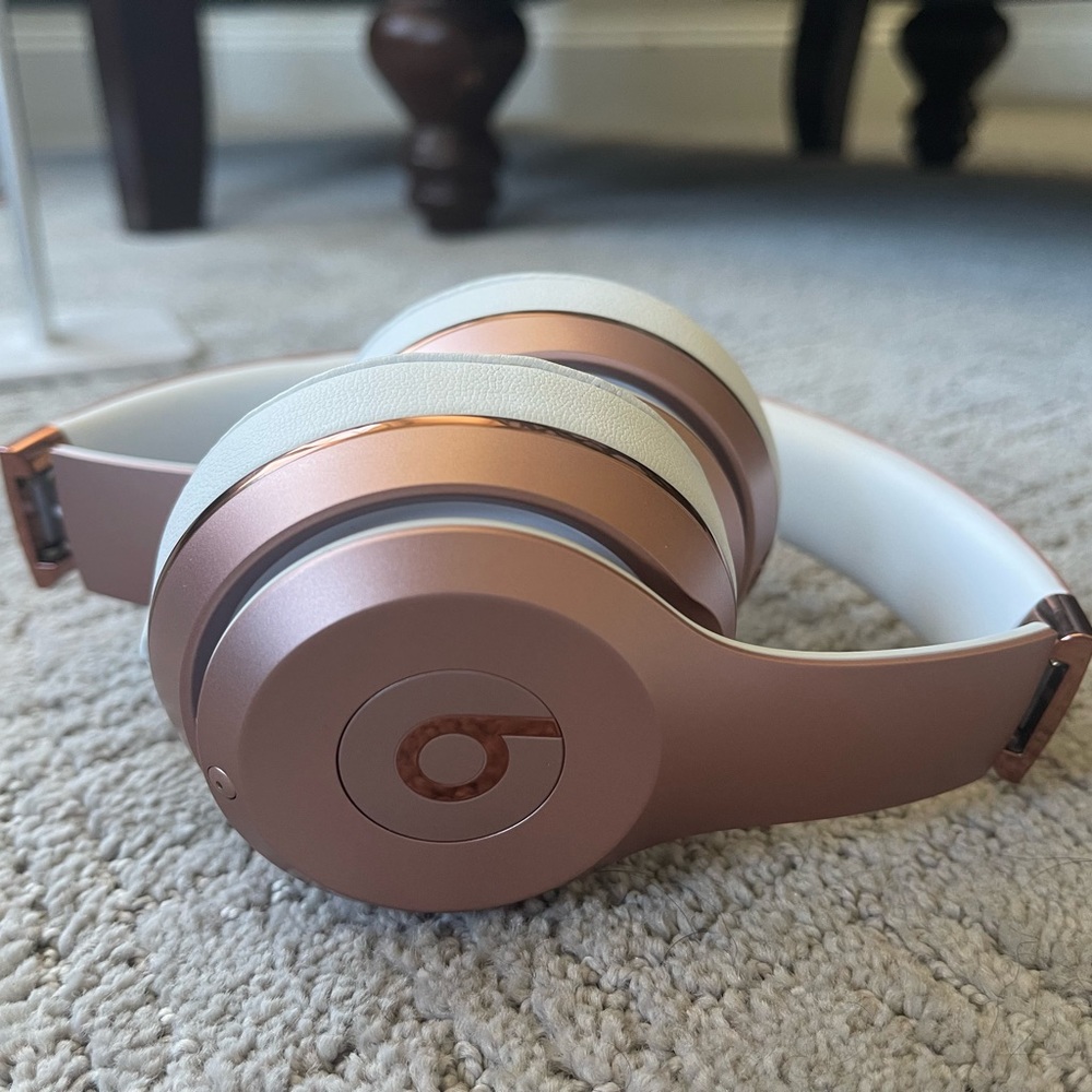 Beats by Dr. Dre Bluetooth Headphones in Rose gold - Excellent Condition